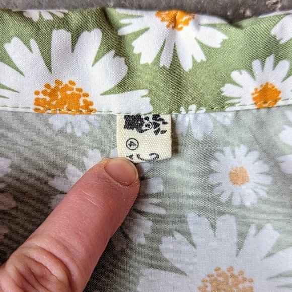 Boutique Green White Floral Daisy Puff Shoulder Short Sleeve Blouse - Picture 6 of 9